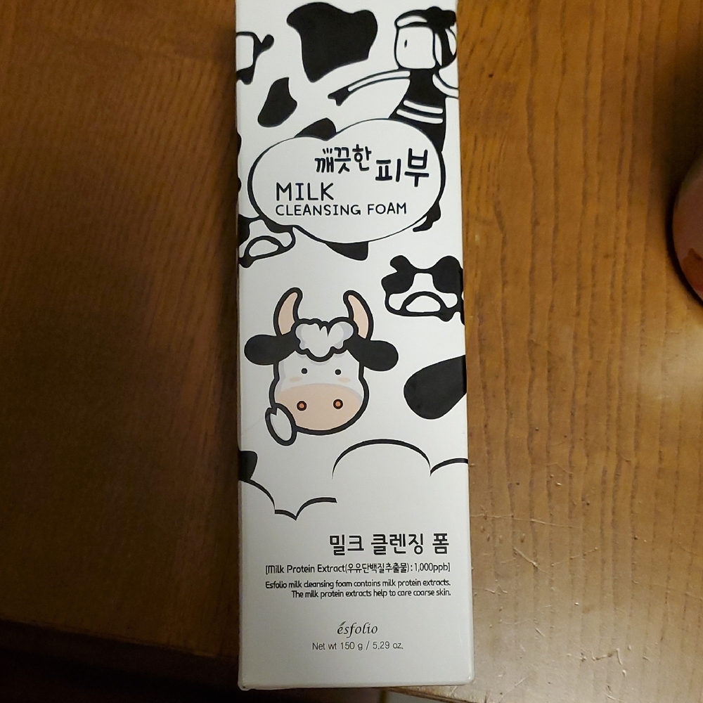 Esfolio Milk Cleansing Foam - Made In Korea